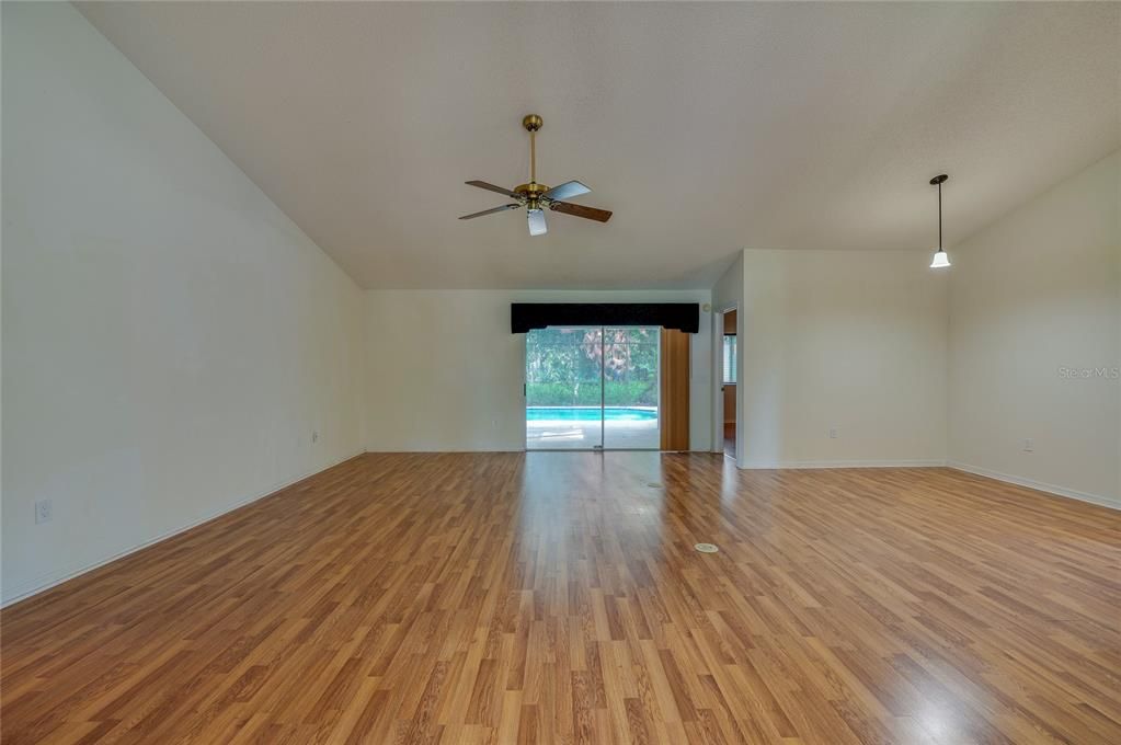 For Sale: $465,000 (4 beds, 2 baths, 1758 Square Feet)