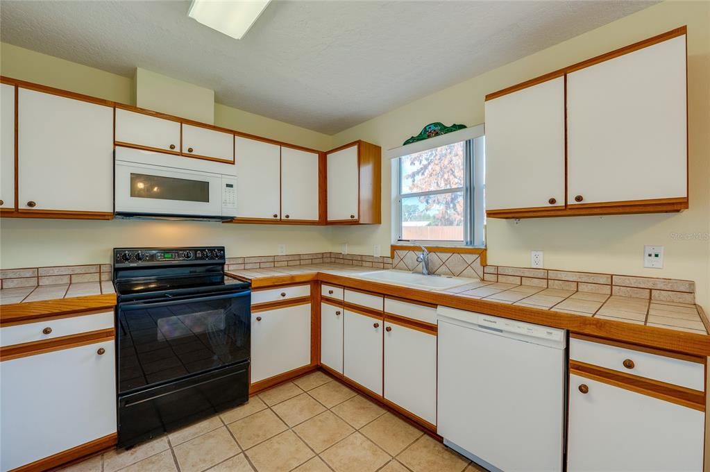 For Sale: $465,000 (4 beds, 2 baths, 1758 Square Feet)