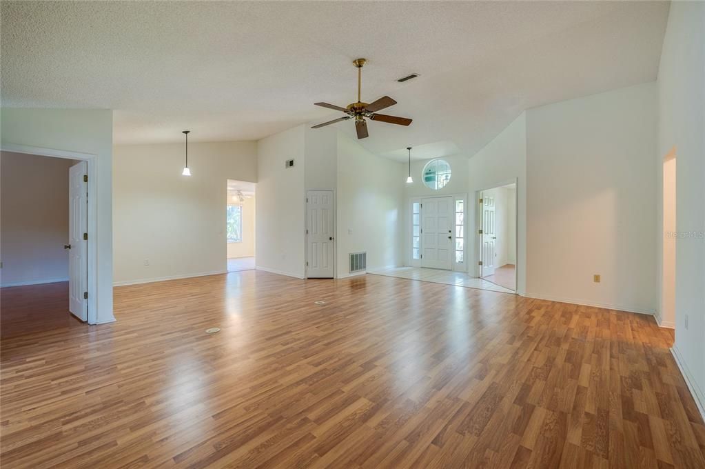 For Sale: $465,000 (4 beds, 2 baths, 1758 Square Feet)
