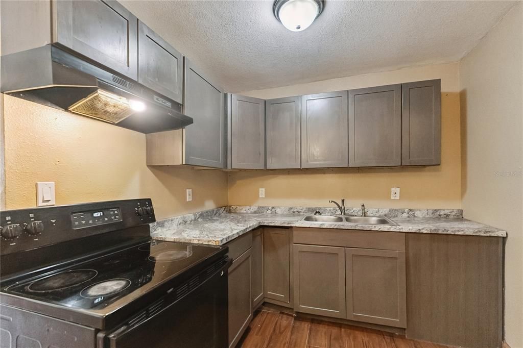 For Sale: $250,000 (3 beds, 2 baths, 1672 Square Feet)