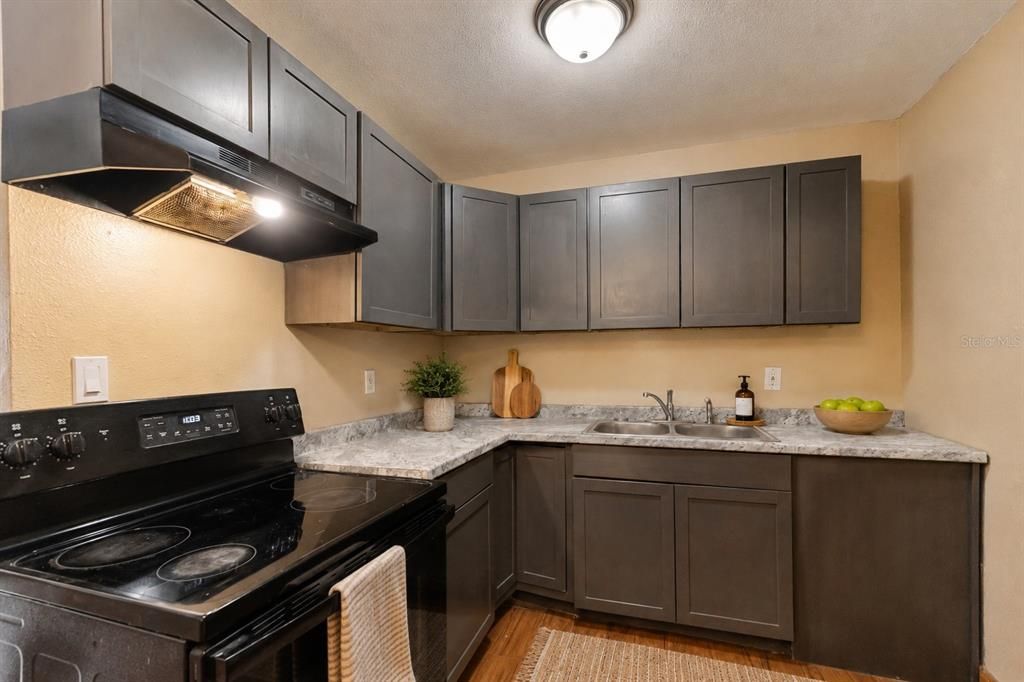 For Sale: $250,000 (3 beds, 2 baths, 1672 Square Feet)