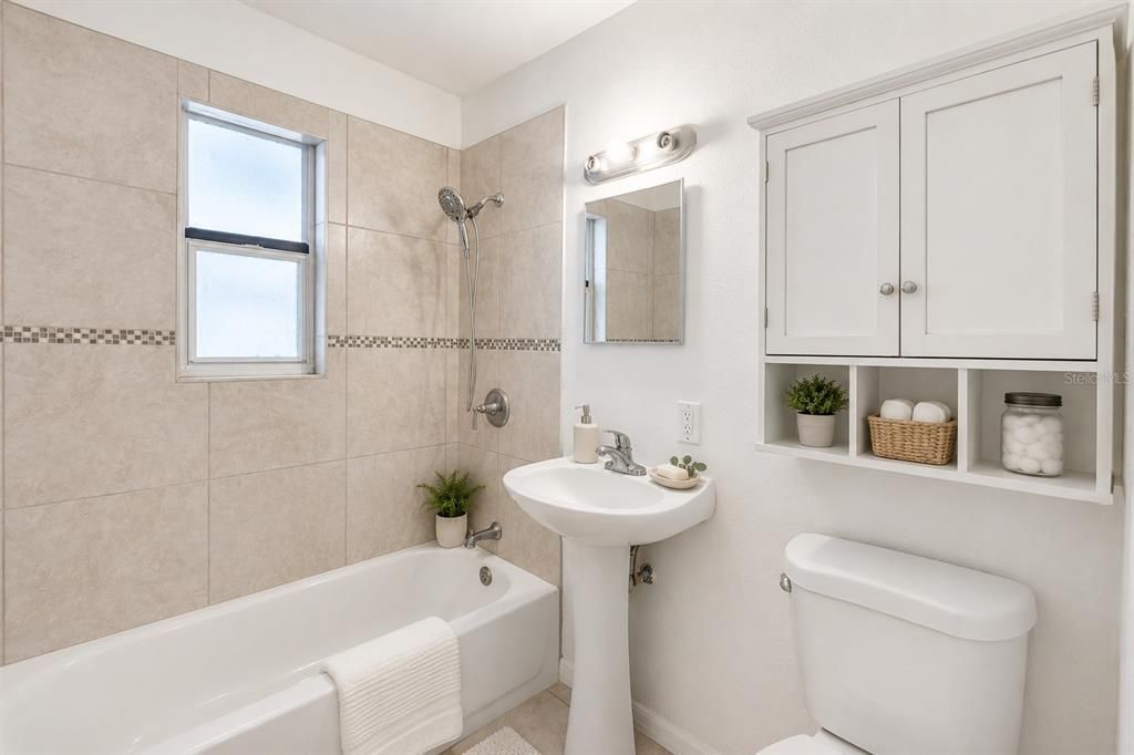 For Sale: $250,000 (3 beds, 2 baths, 1672 Square Feet)