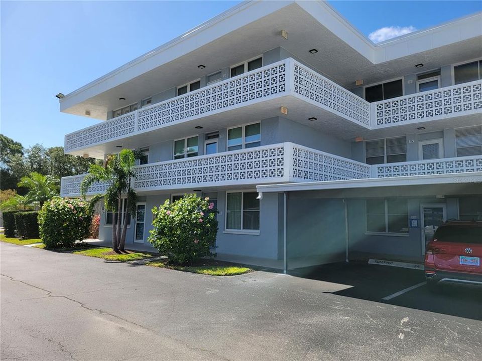 For Sale: $149,900 (2 beds, 2 baths, 1035 Square Feet)