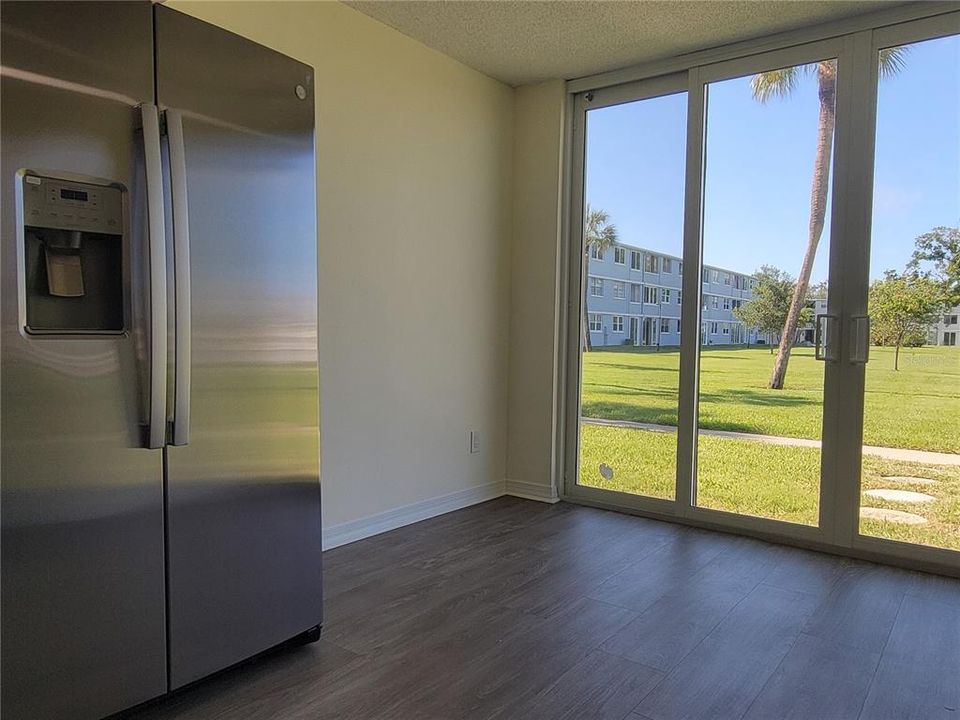 For Sale: $149,900 (2 beds, 2 baths, 1035 Square Feet)