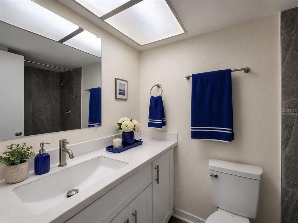 For Sale: $149,900 (2 beds, 2 baths, 1035 Square Feet)