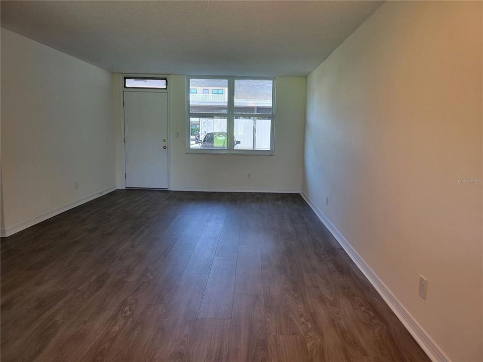 For Sale: $149,900 (2 beds, 2 baths, 1035 Square Feet)