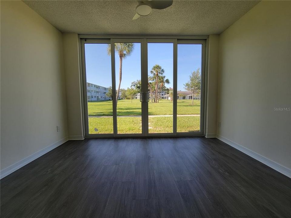 For Sale: $149,900 (2 beds, 2 baths, 1035 Square Feet)