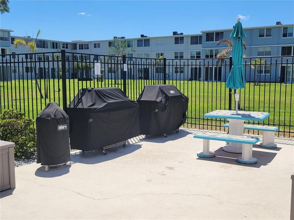 For Sale: $149,900 (2 beds, 2 baths, 1035 Square Feet)