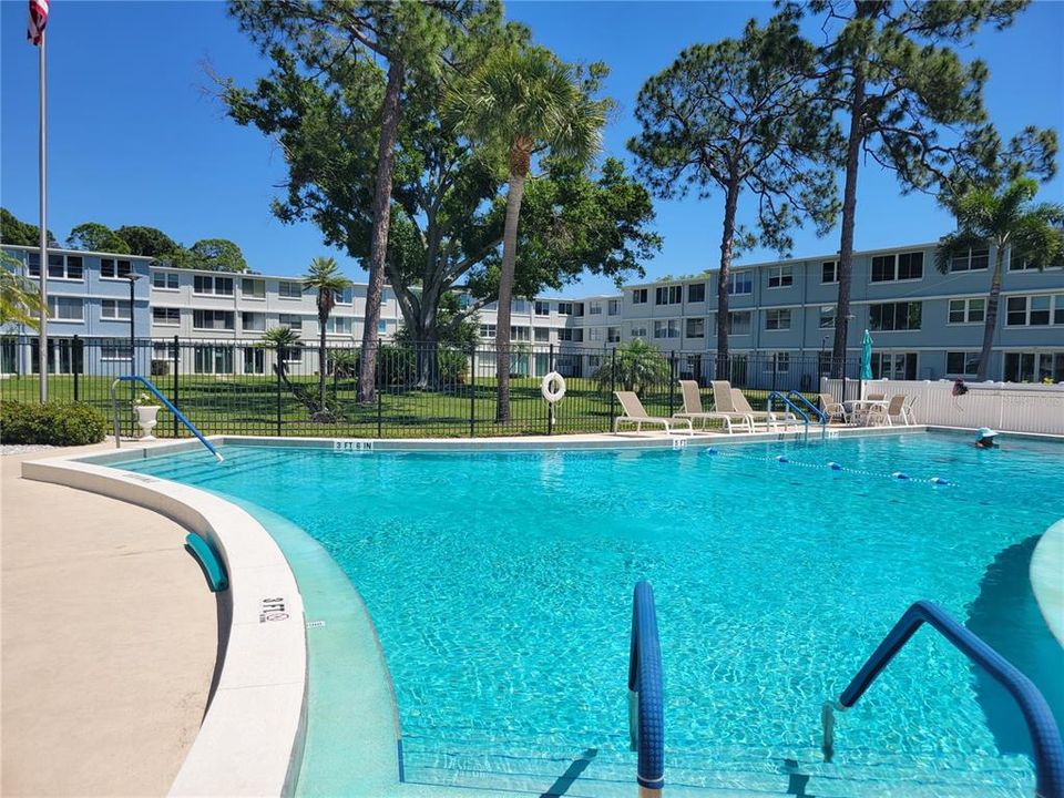 For Sale: $149,900 (2 beds, 2 baths, 1035 Square Feet)