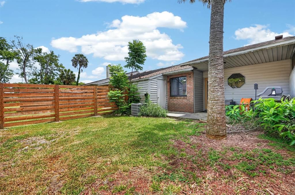 For Sale: $190,000 (2 beds, 1 baths, 921 Square Feet)