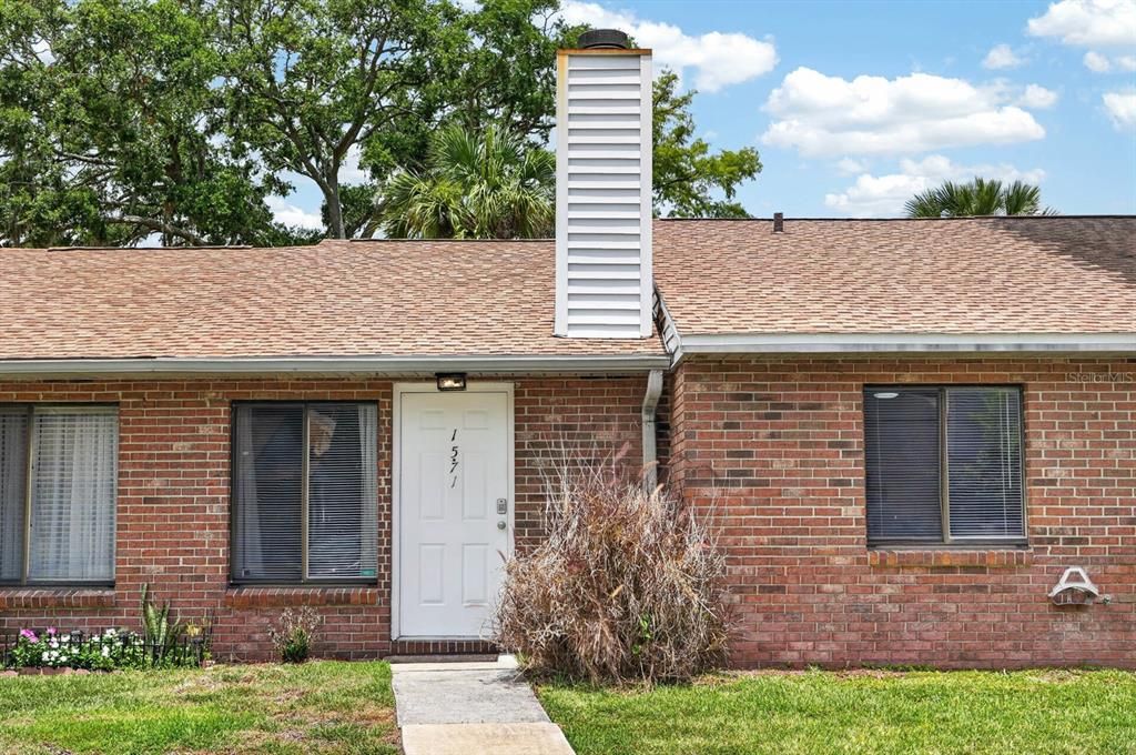 For Sale: $190,000 (2 beds, 1 baths, 921 Square Feet)