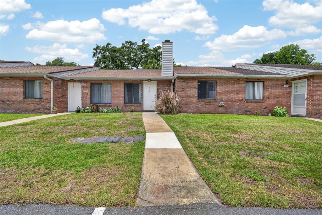 For Sale: $190,000 (2 beds, 1 baths, 921 Square Feet)