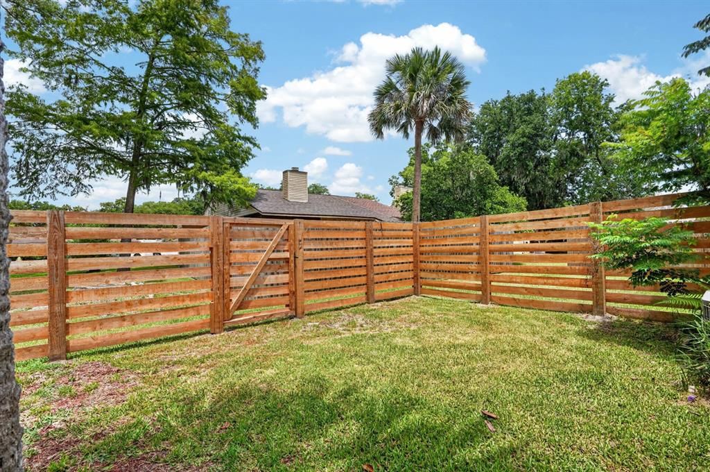 For Sale: $190,000 (2 beds, 1 baths, 921 Square Feet)