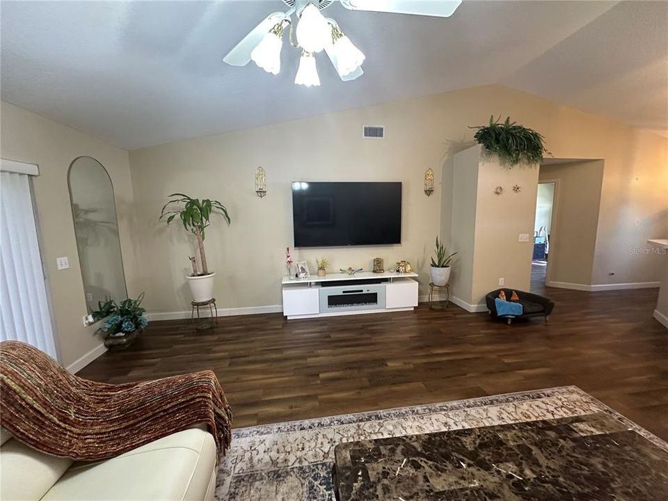 На продажу: $349,999 (3 спален, 2 ванн, 1509 Квадратных фут)