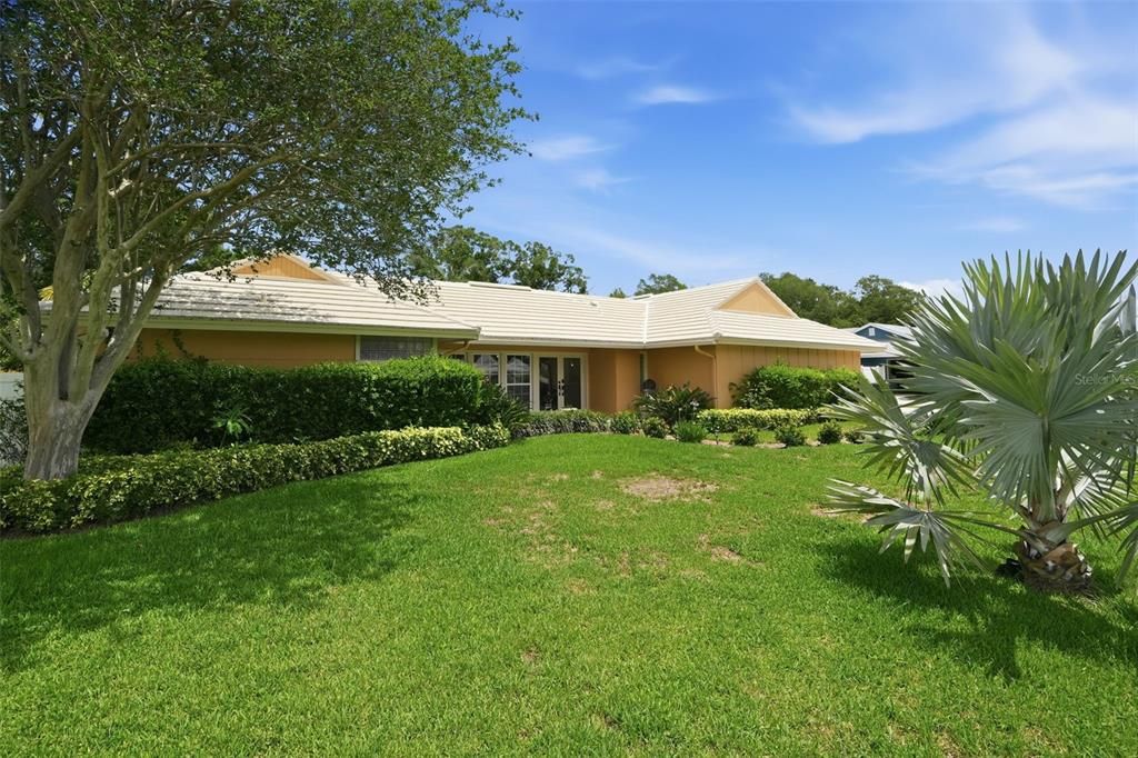 Под контрактом: $699,000 (4 спален, 2 ванн, 2470 Квадратных фут)