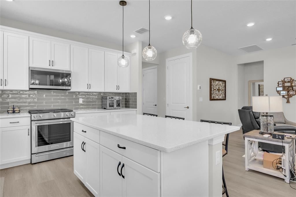 For Sale: $600,000 (3 beds, 2 baths, 1737 Square Feet)