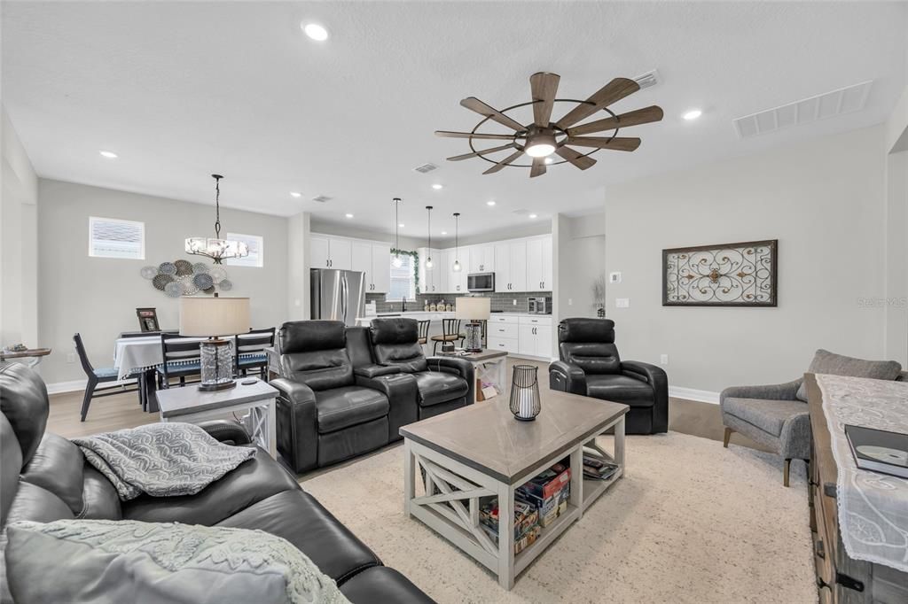 For Sale: $600,000 (3 beds, 2 baths, 1737 Square Feet)