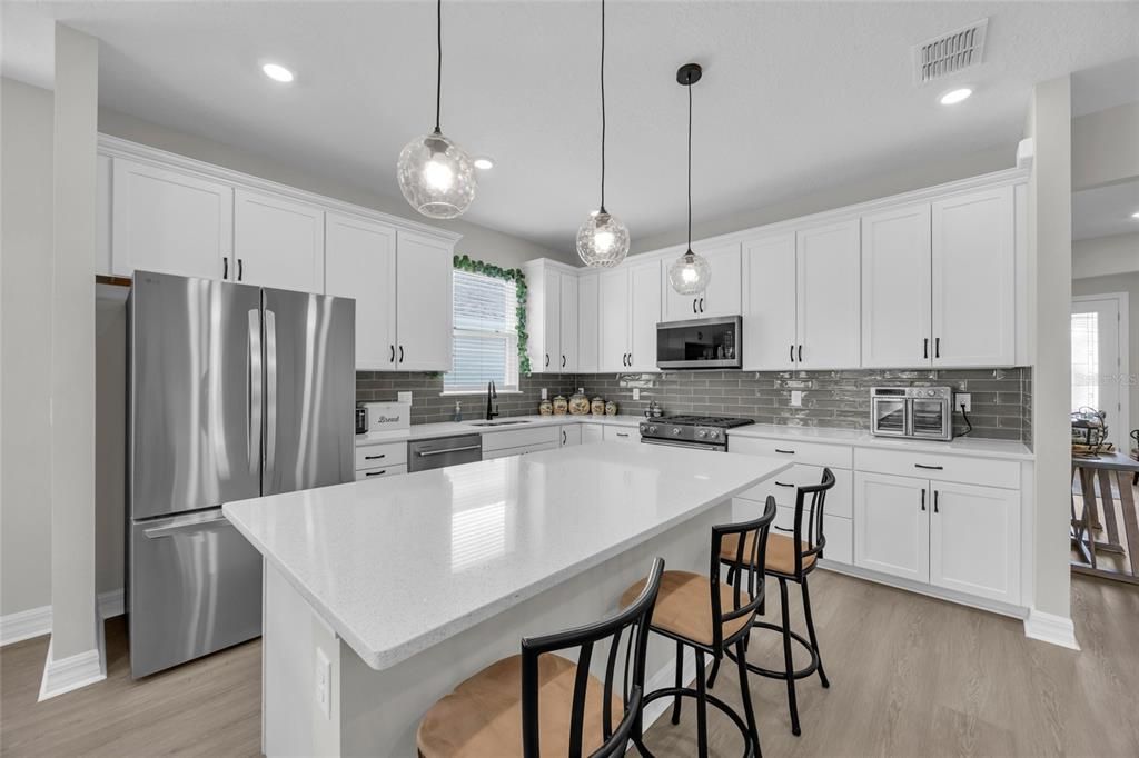For Sale: $600,000 (3 beds, 2 baths, 1737 Square Feet)