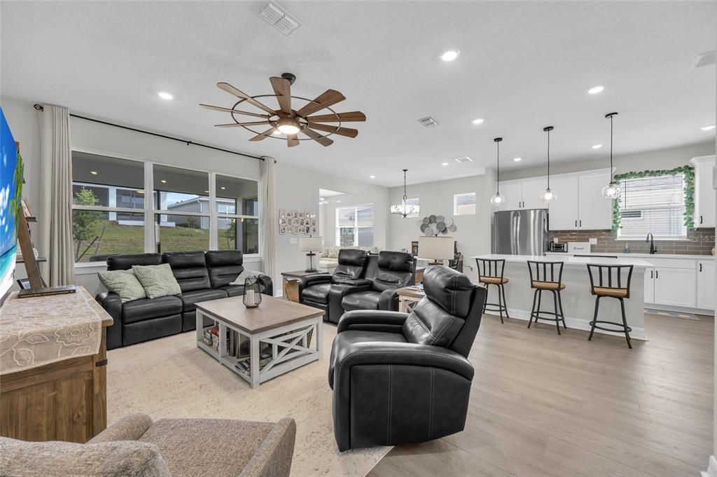 For Sale: $600,000 (3 beds, 2 baths, 1737 Square Feet)