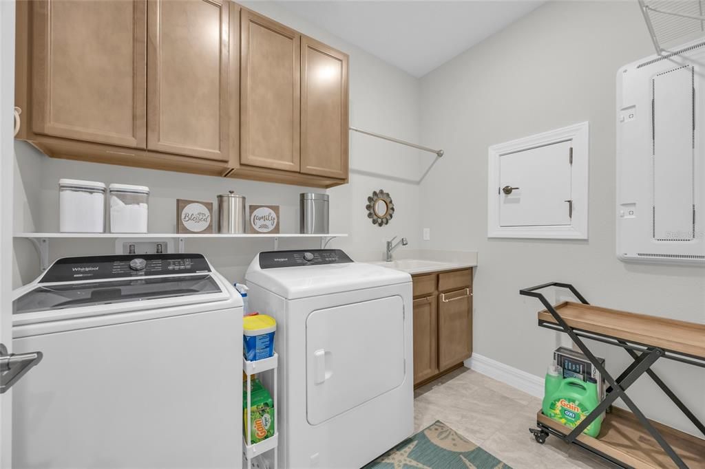 For Sale: $600,000 (3 beds, 2 baths, 1737 Square Feet)