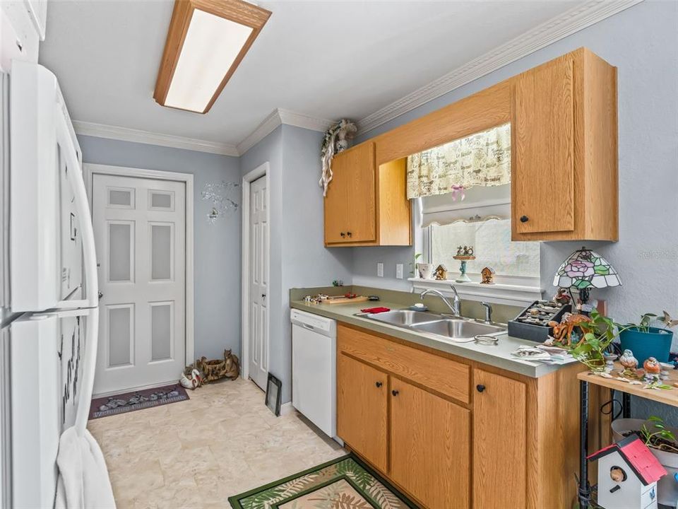For Sale: $825,000 (3 beds, 2 baths, 1205 Square Feet)