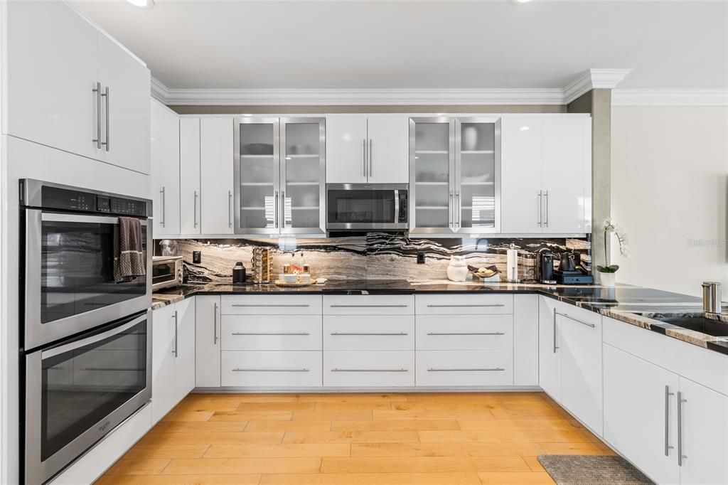 For Sale: $499,999 (3 beds, 2 baths, 2044 Square Feet)