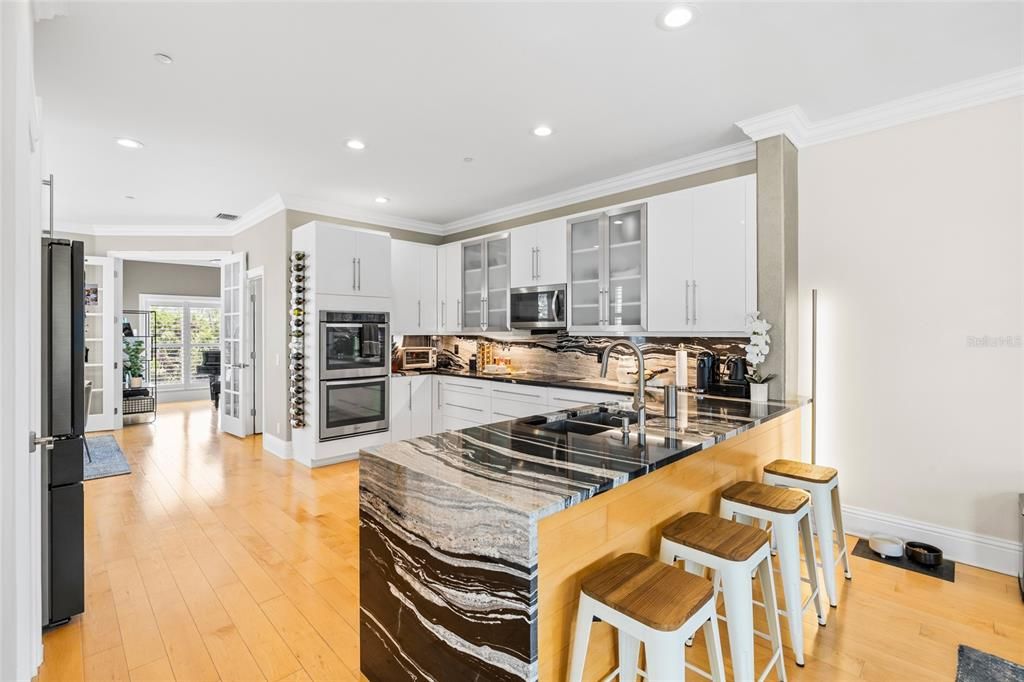 For Sale: $499,999 (3 beds, 2 baths, 2044 Square Feet)