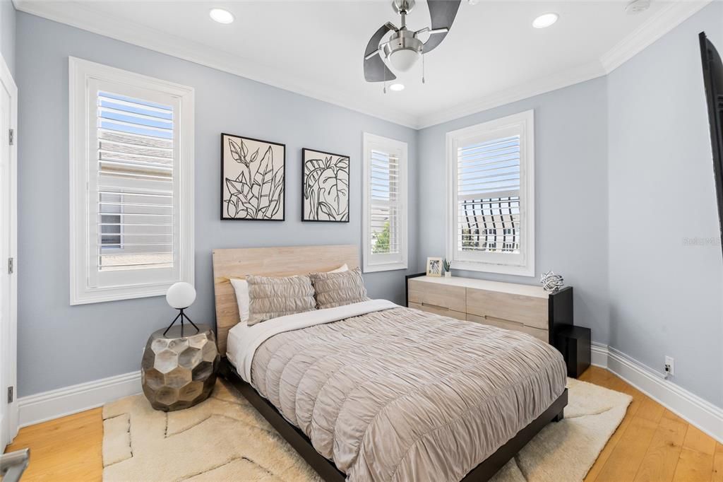 For Sale: $499,999 (3 beds, 2 baths, 2044 Square Feet)