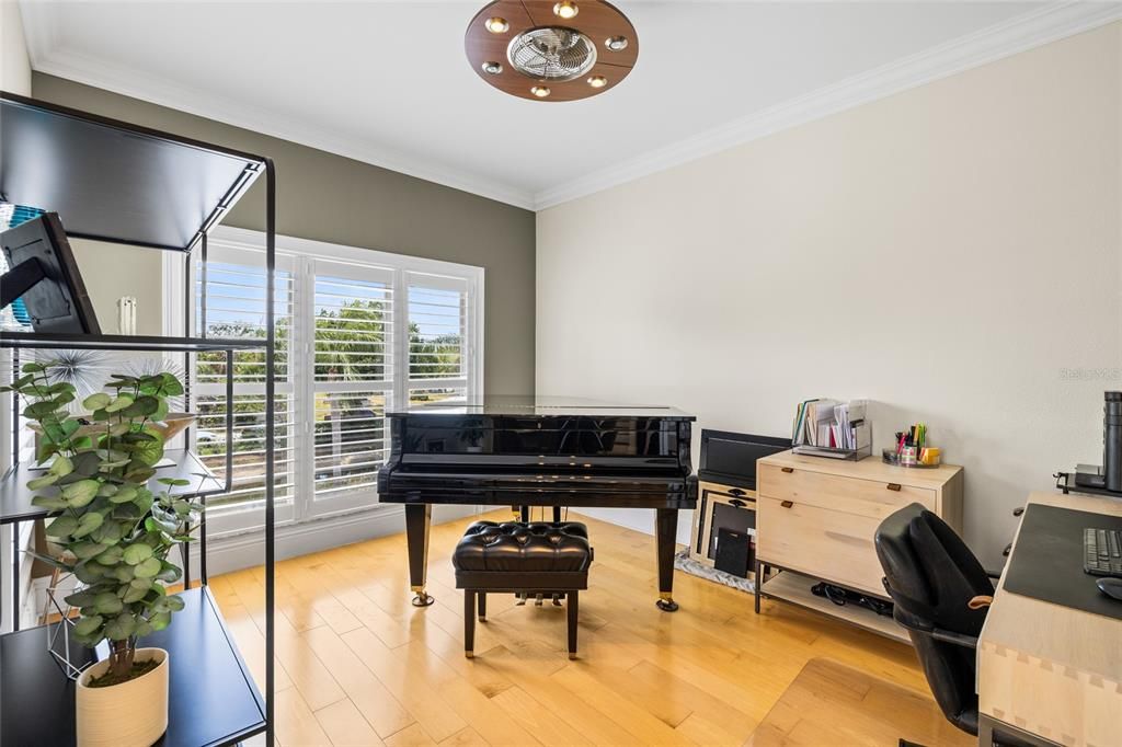For Sale: $499,999 (3 beds, 2 baths, 2044 Square Feet)