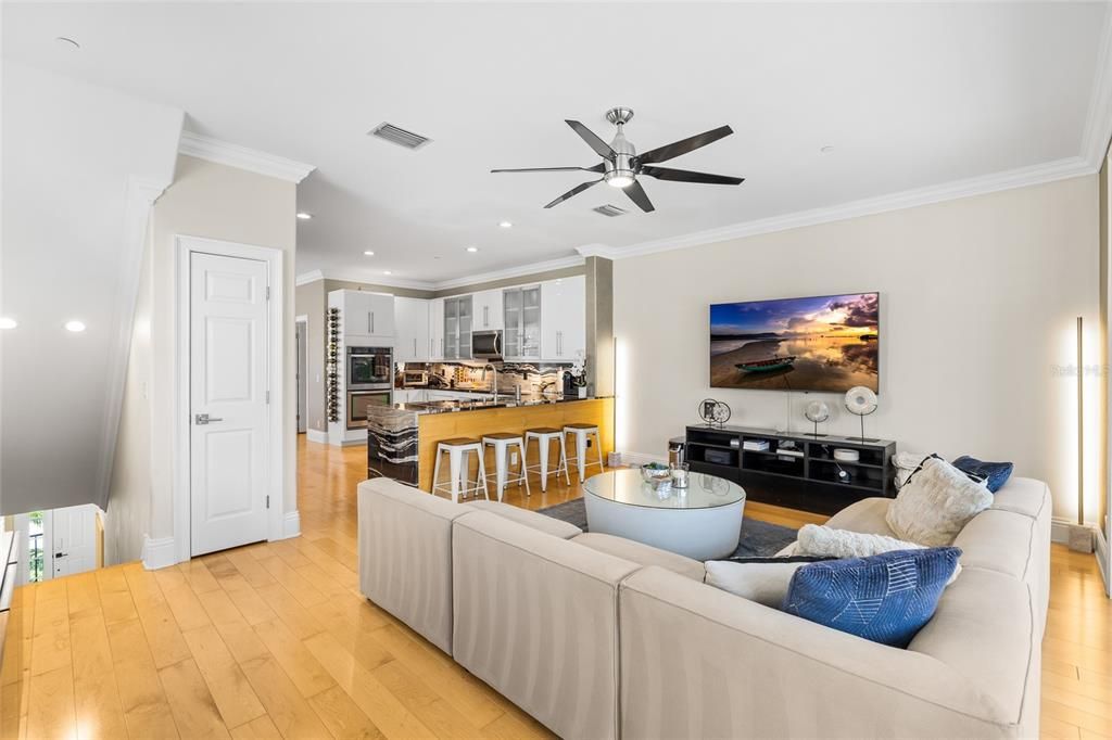 For Sale: $499,999 (3 beds, 2 baths, 2044 Square Feet)
