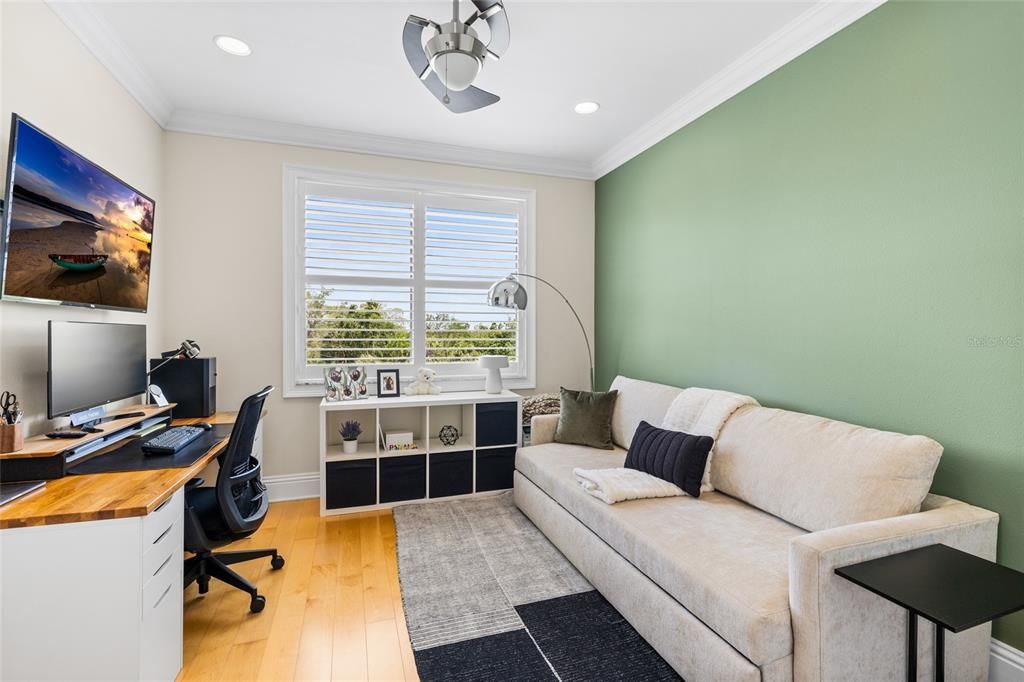 For Sale: $499,999 (3 beds, 2 baths, 2044 Square Feet)