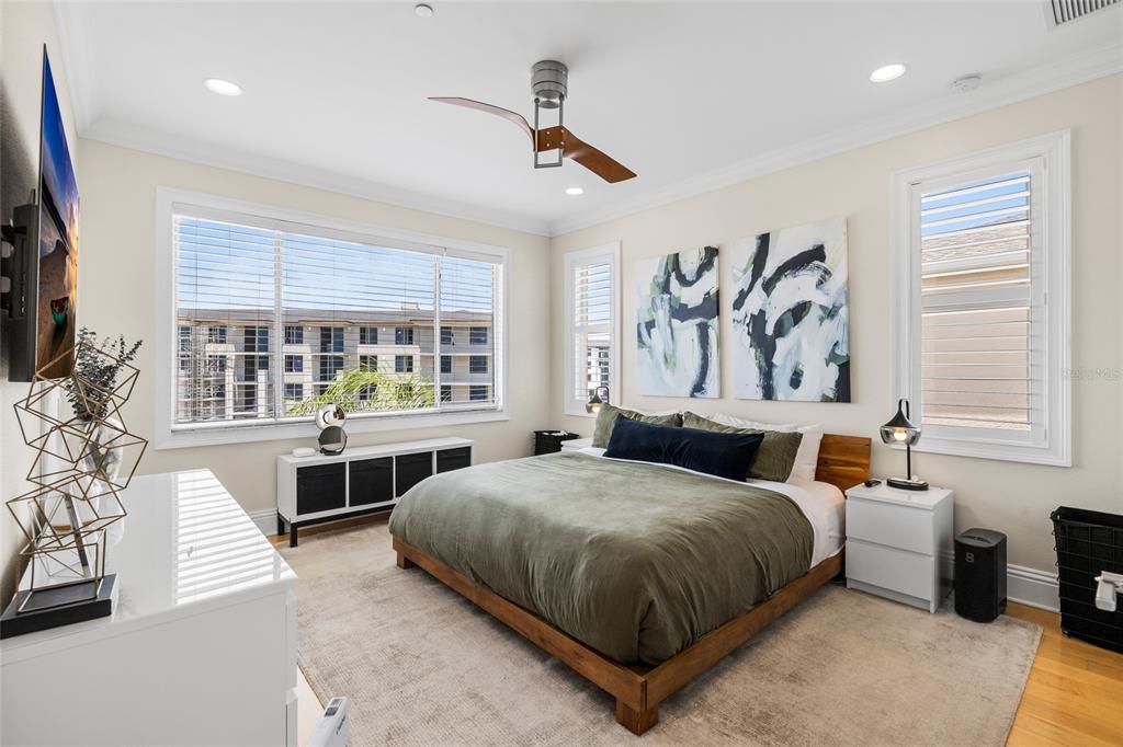 For Sale: $499,999 (3 beds, 2 baths, 2044 Square Feet)
