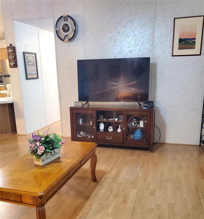 На продажу: $210,000 (3 спален, 2 ванн, 1404 Квадратных фут)