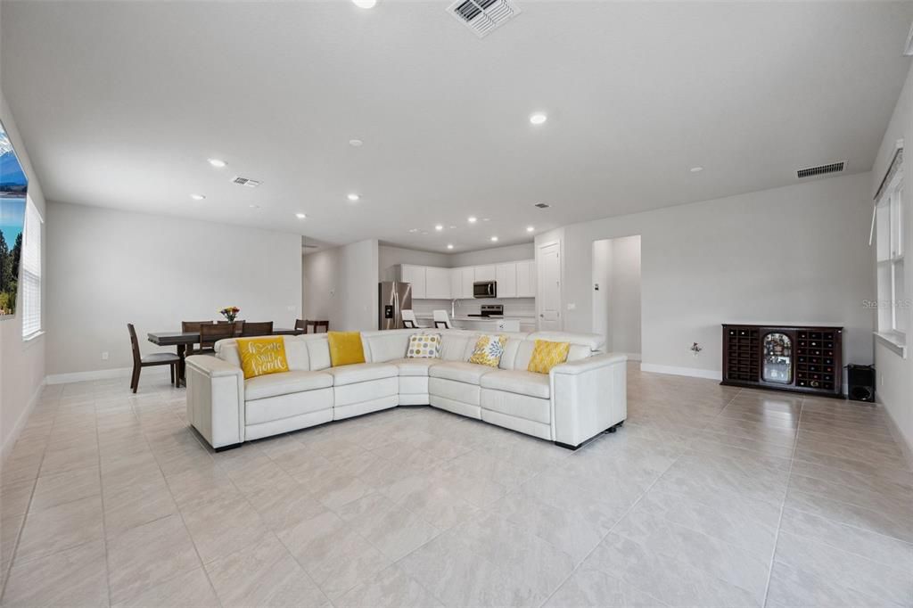 For Sale: $435,000 (4 beds, 3 baths, 2258 Square Feet)