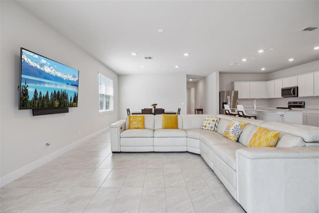 For Sale: $435,000 (4 beds, 3 baths, 2258 Square Feet)