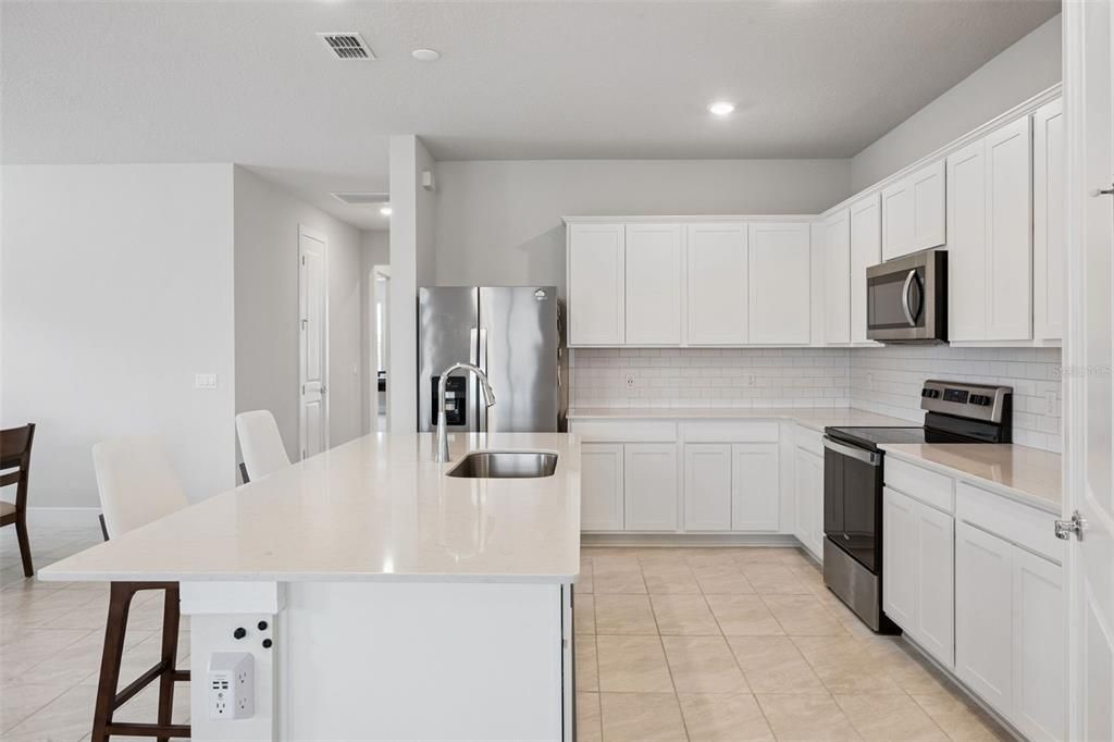 For Sale: $435,000 (4 beds, 3 baths, 2258 Square Feet)