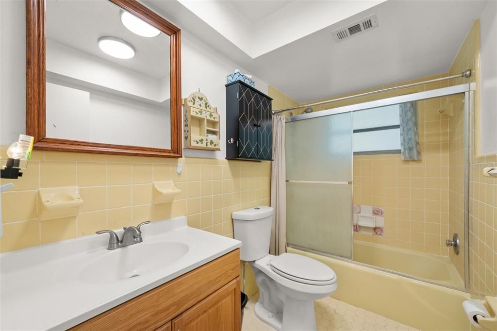 На продажу: $209,900 (2 спален, 2 ванн, 1262 Квадратных фут)