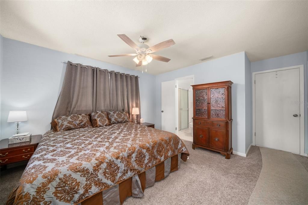 На продажу: $209,900 (2 спален, 2 ванн, 1262 Квадратных фут)