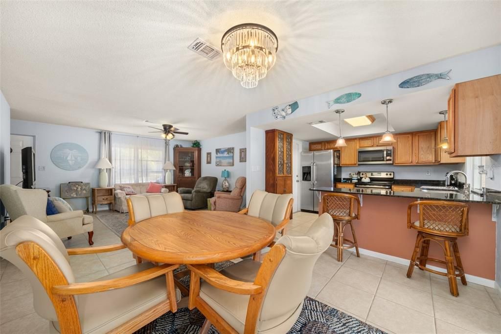 На продажу: $209,900 (2 спален, 2 ванн, 1262 Квадратных фут)