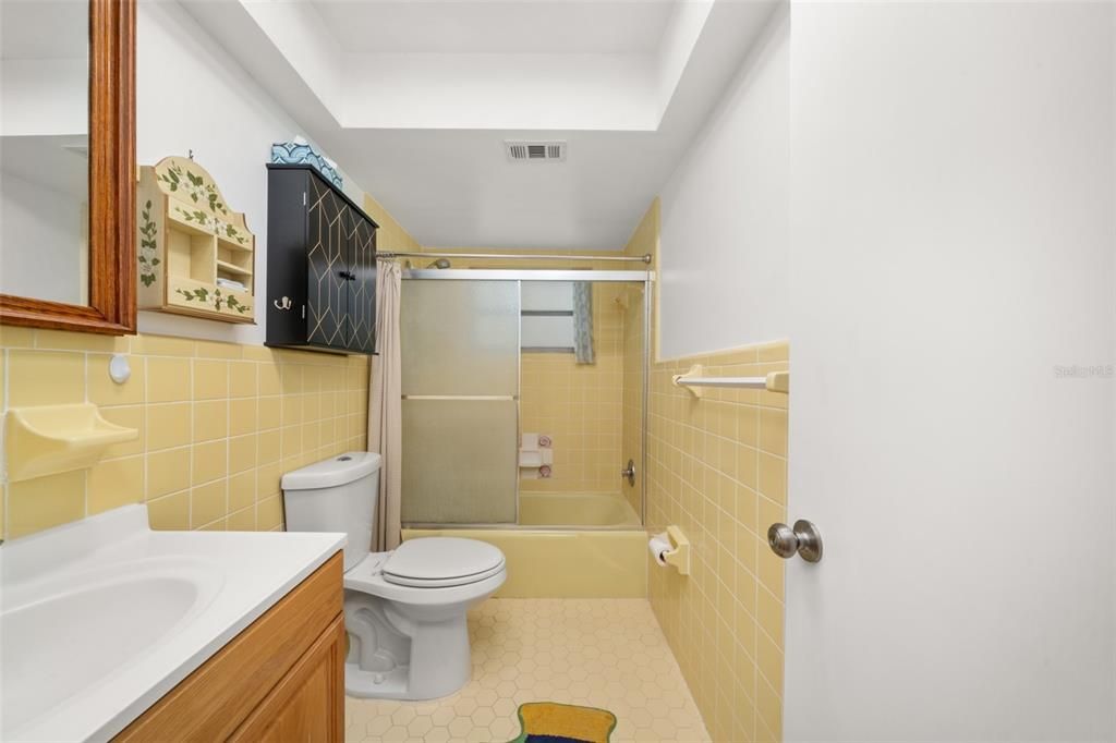 На продажу: $209,900 (2 спален, 2 ванн, 1262 Квадратных фут)