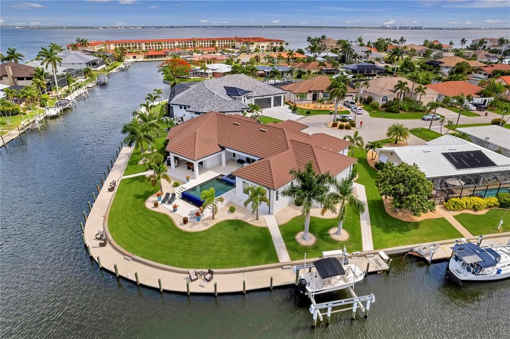 Recently Sold: $2,950,000 (4 beds, 3 baths, 3628 Square Feet)