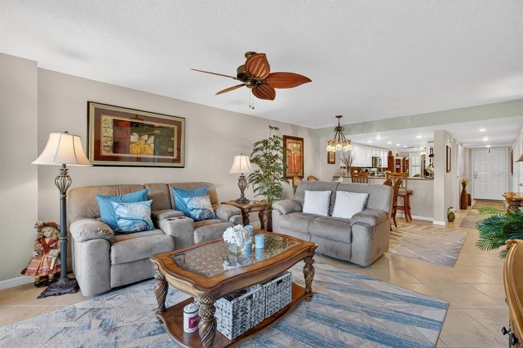 For Sale: $299,000 (2 beds, 2 baths, 1400 Square Feet)