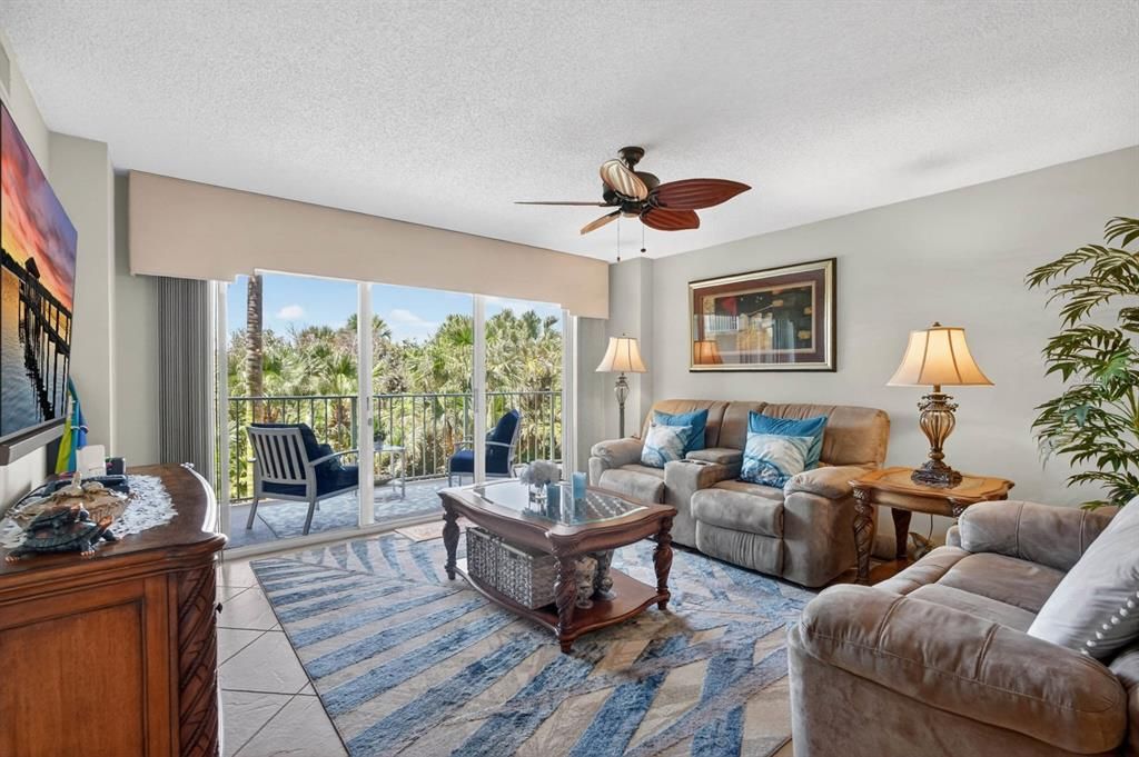 For Sale: $299,000 (2 beds, 2 baths, 1400 Square Feet)