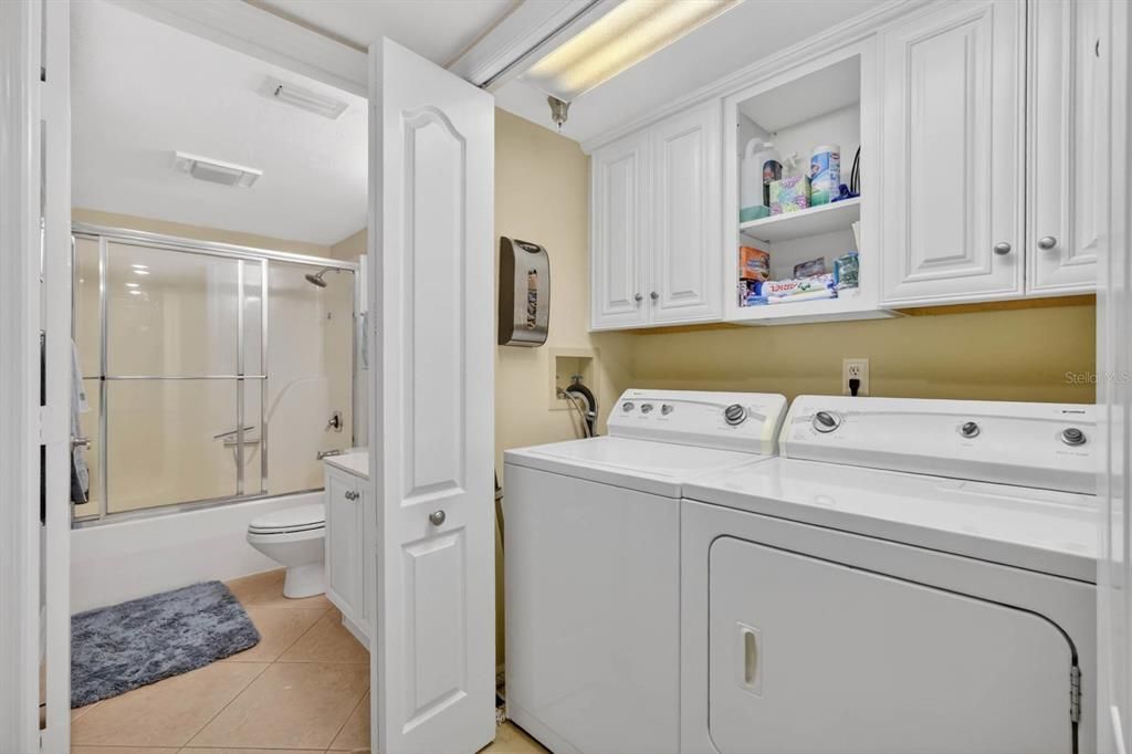 For Sale: $299,000 (2 beds, 2 baths, 1400 Square Feet)