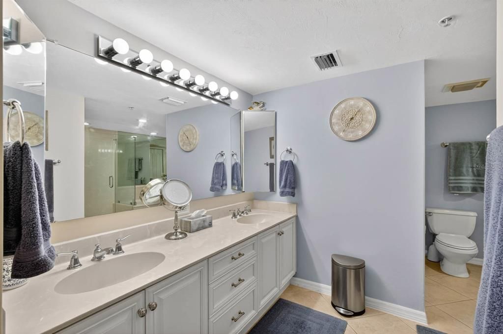 For Sale: $299,000 (2 beds, 2 baths, 1400 Square Feet)