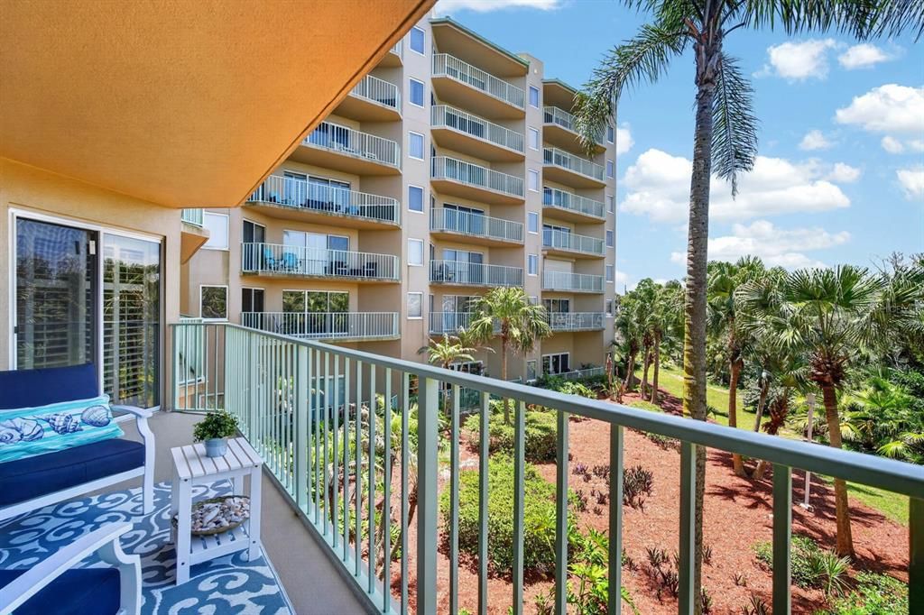 For Sale: $299,000 (2 beds, 2 baths, 1400 Square Feet)