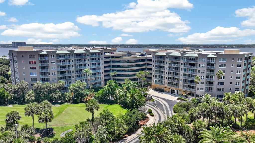 For Sale: $299,000 (2 beds, 2 baths, 1400 Square Feet)