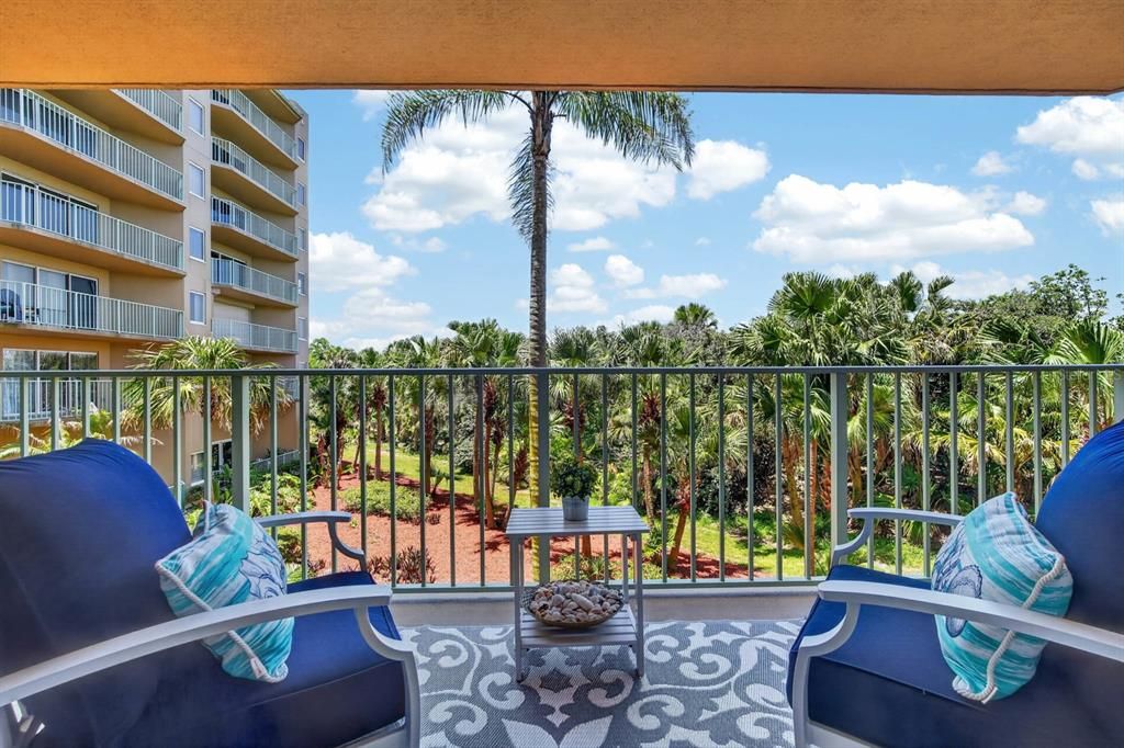 For Sale: $299,000 (2 beds, 2 baths, 1400 Square Feet)