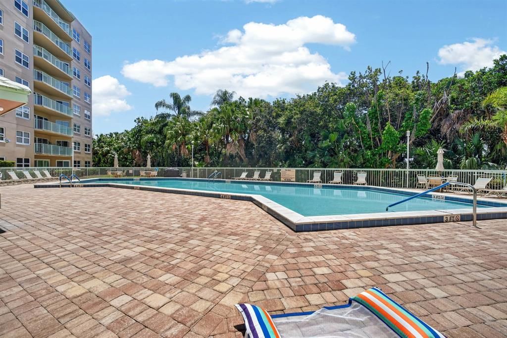 For Sale: $299,000 (2 beds, 2 baths, 1400 Square Feet)