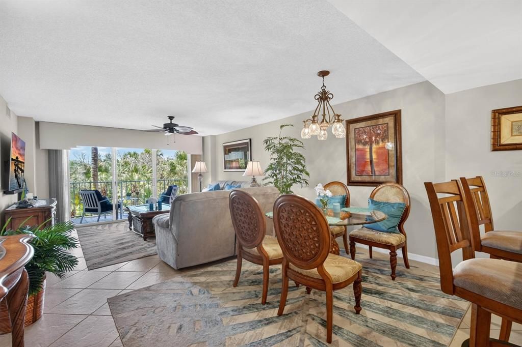 For Sale: $299,000 (2 beds, 2 baths, 1400 Square Feet)